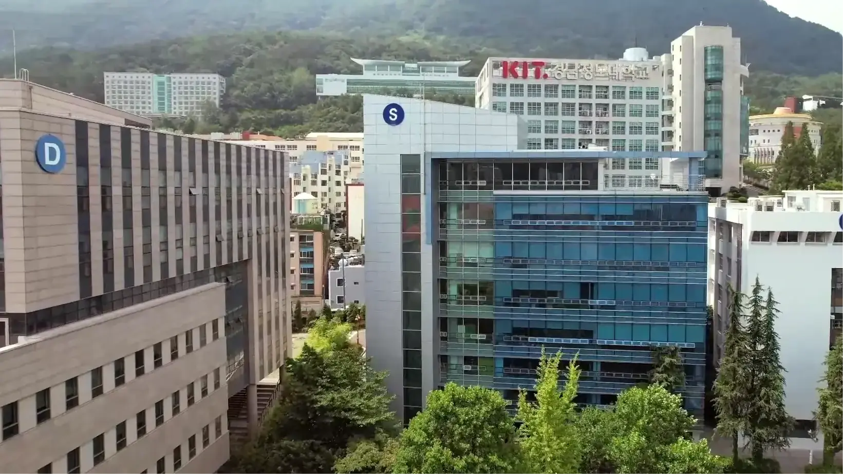 K Campus Dream: Cao đẳng Công nghệ Thông tin Kyungnam